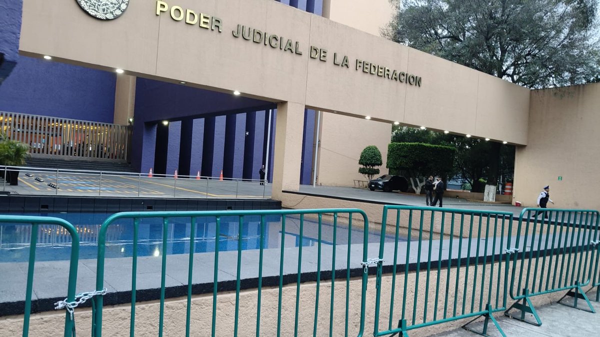 Día 8 de diciembre y en total opacidad, extemporáneamente; el <a href="/OAJ_Mex/">OAJ</a> pagó prestaciones ordinarias a jueces y juezas en activo 

El yugo con vallas sigue para más de 200 personas juzgadoras. Pero hincad@s jamás 

Estado 🇲🇽 paga a tus jueces 
Buenos días 😃