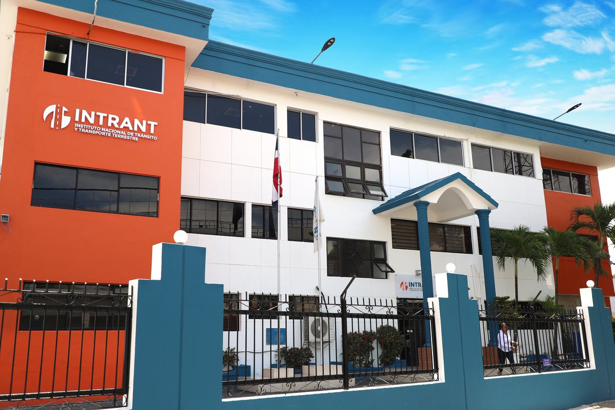 INTRANT anuncia restricciones para vehículos de carga durante Navidad 2025 y Año Nuevo 2026 despertarnacional.com.do/2025/12/08/int… vía <a href="/DespertarNacio2/">DespertarNacionalRD</a> 

<a href="/MiltonMorrison/">Milton Morrison</a>
<a href="/INTRANT_RD/">Instituto Nacional de Tránsito y Transporte</a>