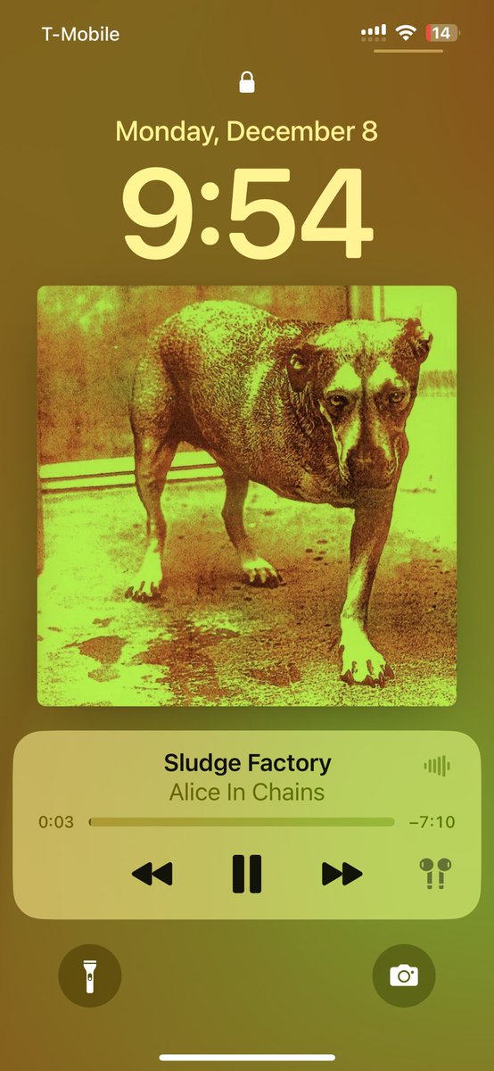 All I have to eat in my apartment is potatoes and pasta sauce, no money in the bank account and 2 more finals today. Might be time to throw the white flag #shrink