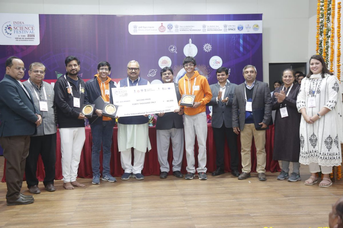 IISF2025's tweet photo. Hackathon at IISF 25! 

#IISF2025 #IndiaInternationalScienceFestival #ScienceForAll #ScienceForNewIndia #VigyanForViksitBharat #GlobalScienceMovement #GlobalInnovation #FutureOfScience #FutureTech #ClimateScience #InnovationIndia #YoungInnovators https://t.co/JErWEpH37i