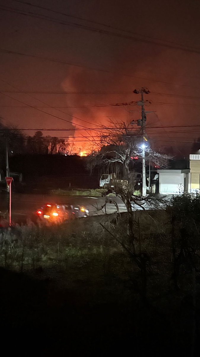 BMW_lover358cpm's tweet image. こちら青森市
火事です
みなさん余震、津波、二次災害に気をつけてすぐ避難しましょう