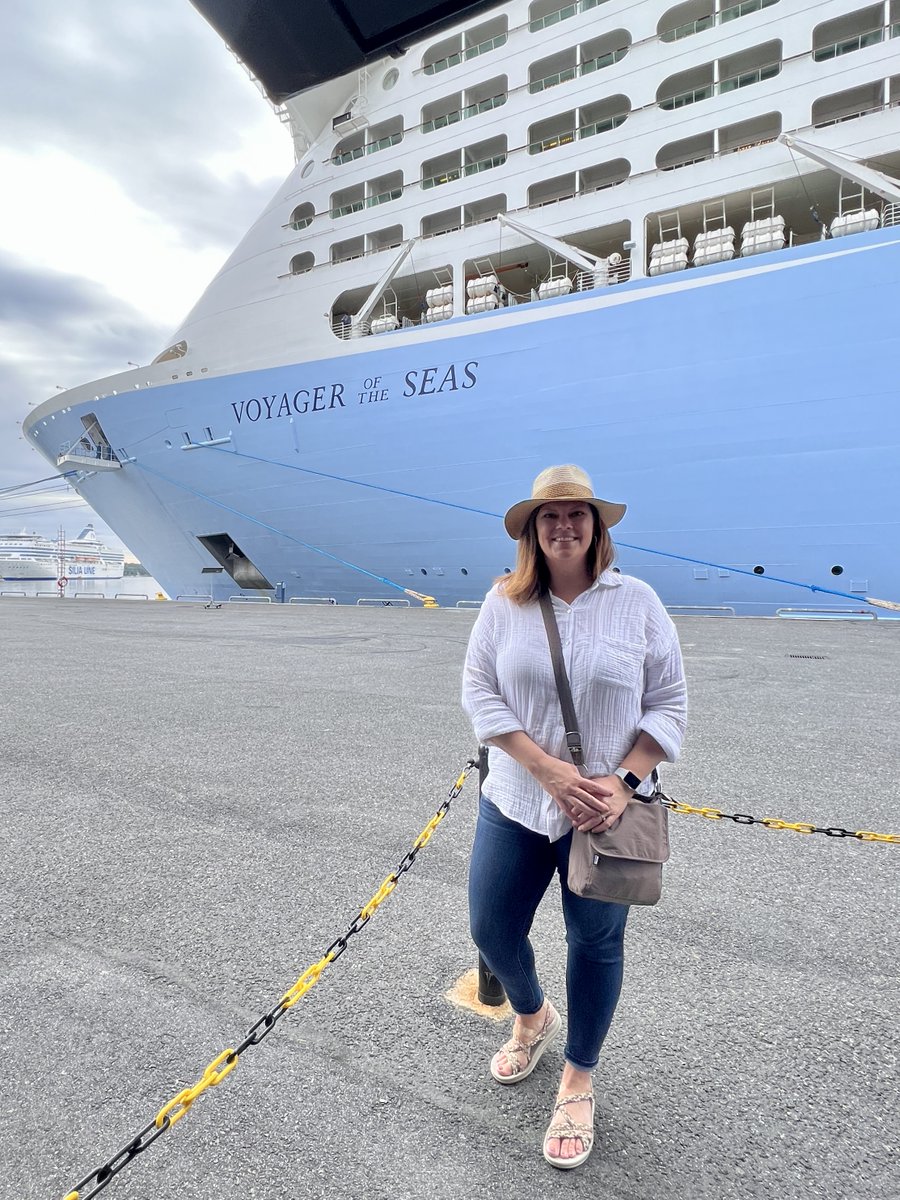 Once you've checked the boxes for clothes and swimwear, I recommend adding these helpful items to your luggage. 🛳️ justisafourletterword.com/10-things-i-al…