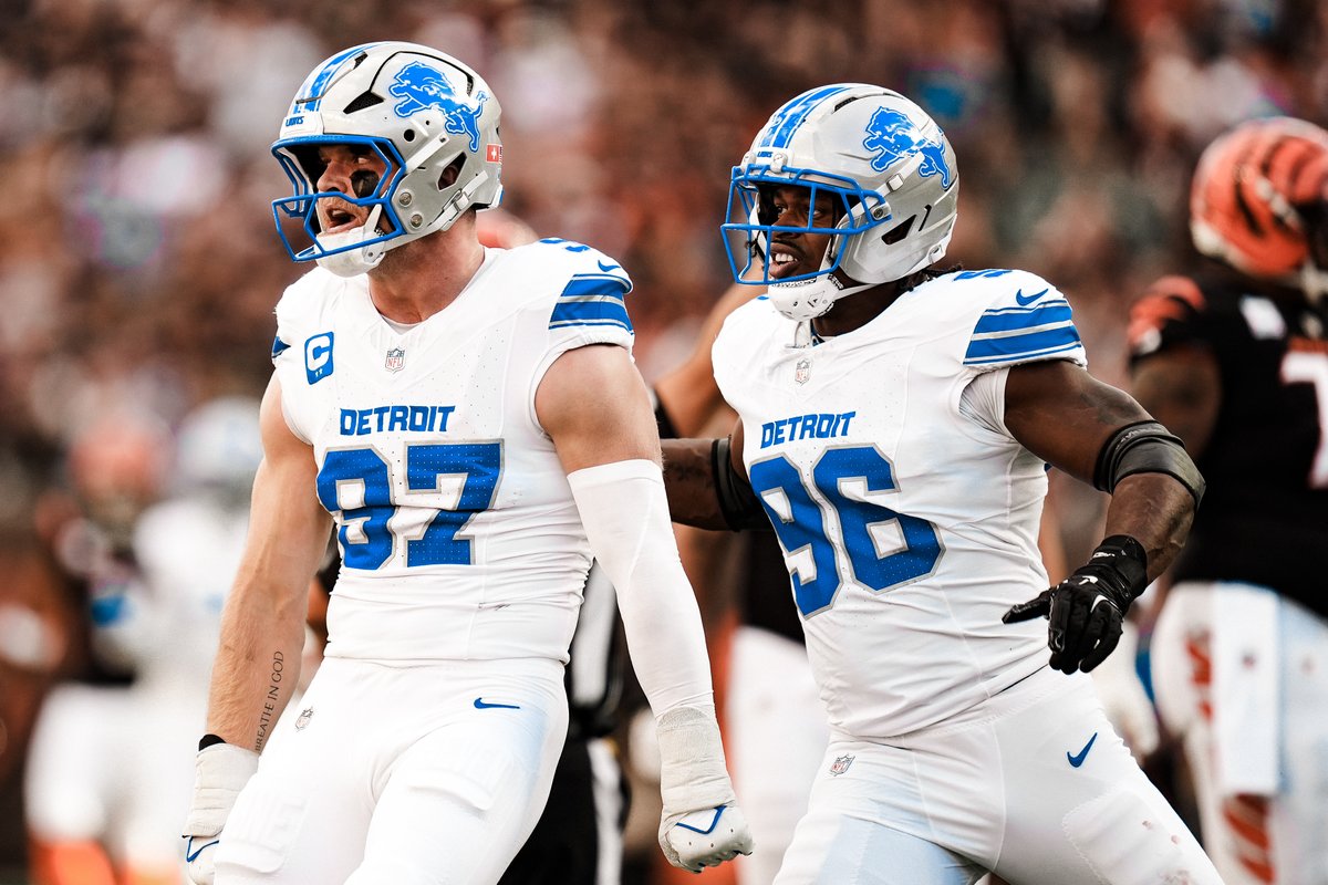 .<a href="/Lions/">Detroit Lions</a> EDGEs <a href="/aidanhutch97/">Aidan Hutchinson</a> &amp; <a href="/Qua_Nito/">Alquadin Muhammad</a> are the first duo in franchise history to each produce at least 16 QB hits and 8.0 sacks in the same season.

They are 1-of-2 <a href="/NFL/">NFL</a> tandems to do so in 2025.

#OnePride 
#ProBowlVote