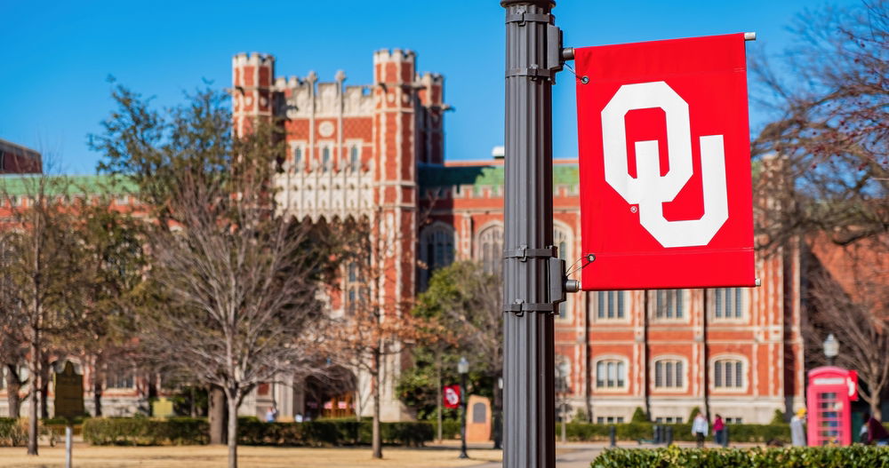 empoderadosec's tweet image. 🚨🏫 ¡U. de Oklahoma! Profesora despedida por apoyar a TA trans que reprobó ensayo calificando a trans de &apos;demoníacas&apos;. La universidad alega &quot;discriminación&quot;. ¿Se castiga la solidaridad y se protege el discurso de odio?