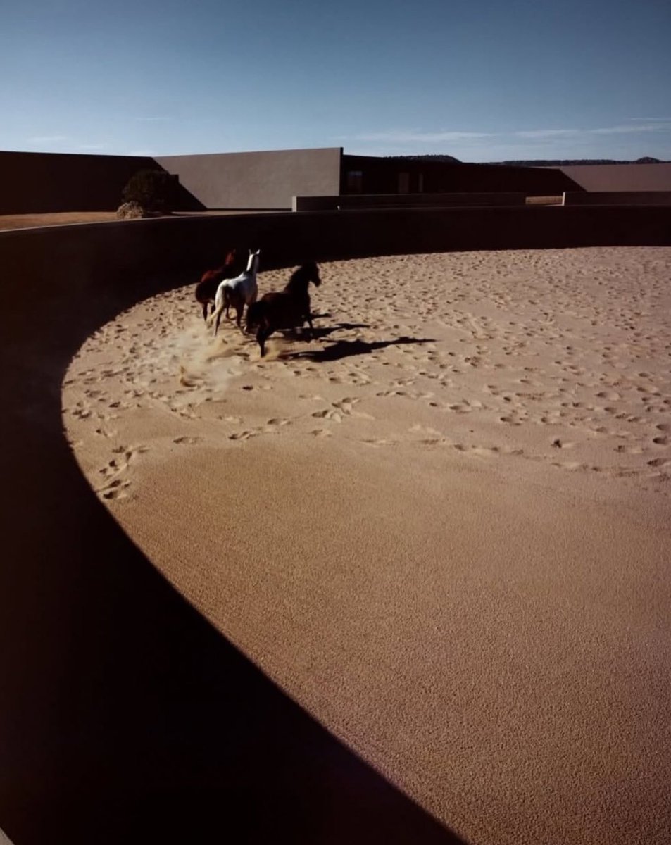 StreetFashion01's tweet image. Tom Ford’s Ranch in New Mexico that sold for $48 Million 🤯