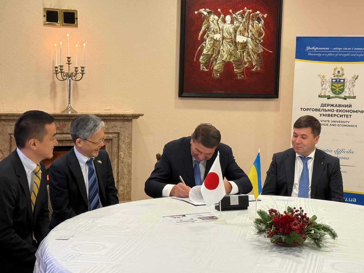 JPEmbUA's tweet image. 8.12 Посол Накаґоме привітав відкриття курсу Washoku🍙🍣🍡 в Київському національному торговельно-економічному університеті, що реалізується за підтримки @jicaUkraine  у співпраці з 🇯🇵 компанією ABC Style. 🇯🇵  продовжить підтримувати профосвіту та розвиток людських ресурсів в 🇺🇦.