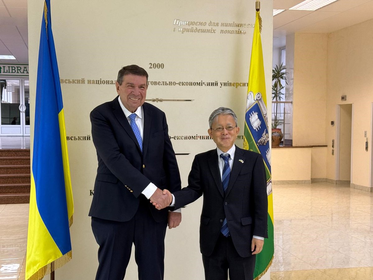 JPEmbUA's tweet image. 8.12 Посол Накаґоме привітав відкриття курсу Washoku🍙🍣🍡 в Київському національному торговельно-економічному університеті, що реалізується за підтримки @jicaUkraine  у співпраці з 🇯🇵 компанією ABC Style. 🇯🇵  продовжить підтримувати профосвіту та розвиток людських ресурсів в 🇺🇦.