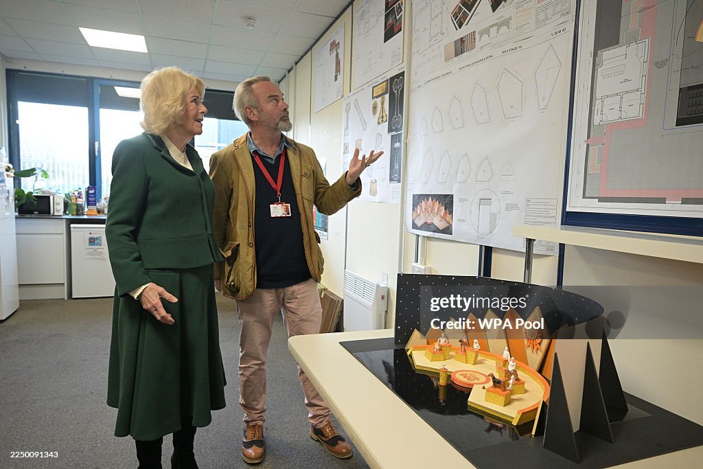 RivalsDisney's tweet photo. 📸| The Queen visited the set of #Rivals to celebrate British television production and the legacy of Dame Jilly Cooper! Featuring a NEW set with Oliver Chris as James Vereker.

#RivalsS2 https://t.co/Z5d11DU9BC
