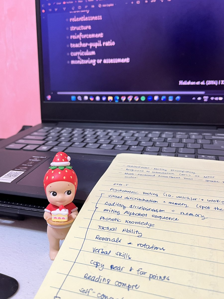 _danidiary's tweet image. the tiny angels accompanying me while studying during a hell week 👼🪽