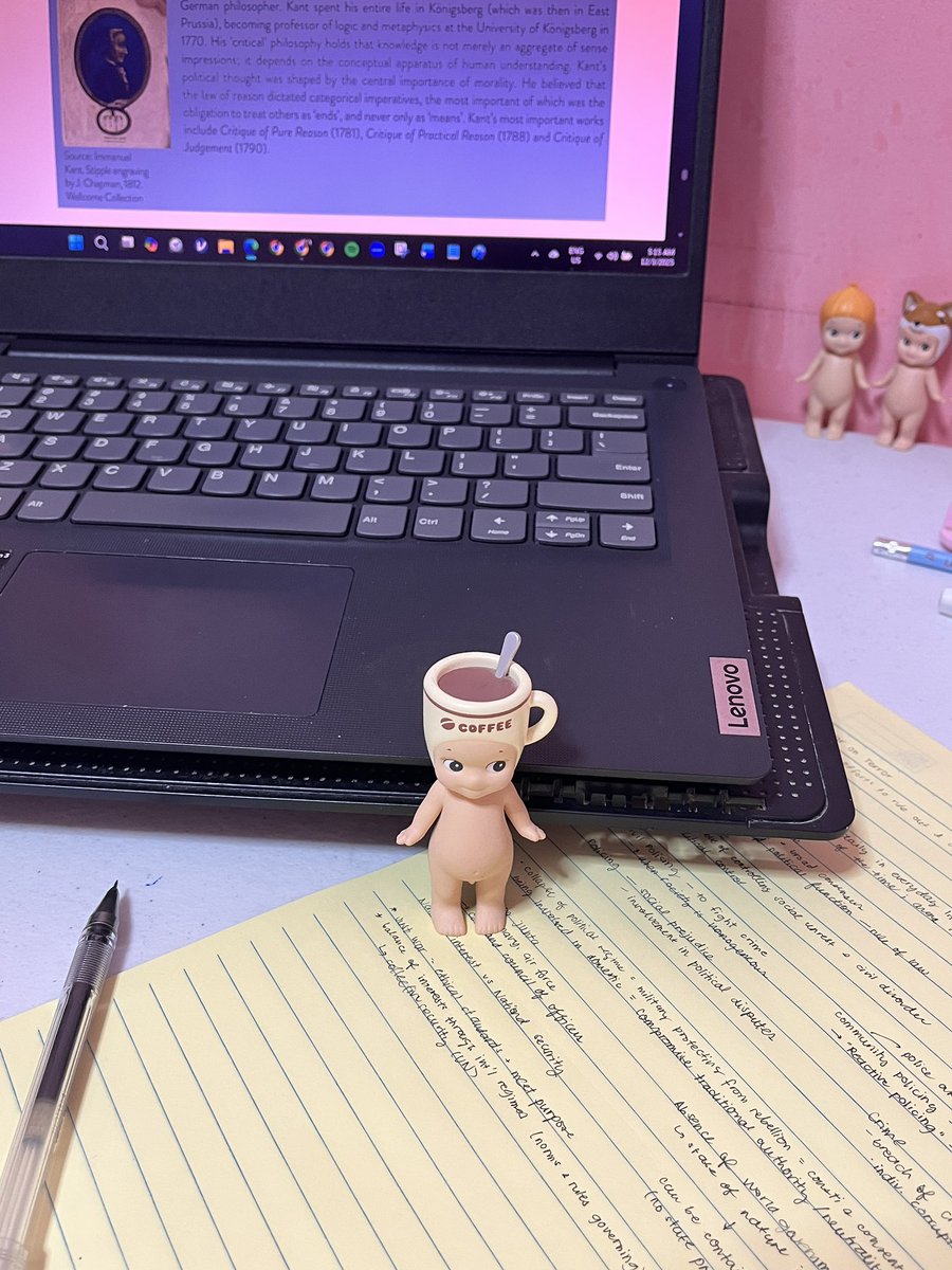 _danidiary's tweet image. the tiny angels accompanying me while studying during a hell week 👼🪽