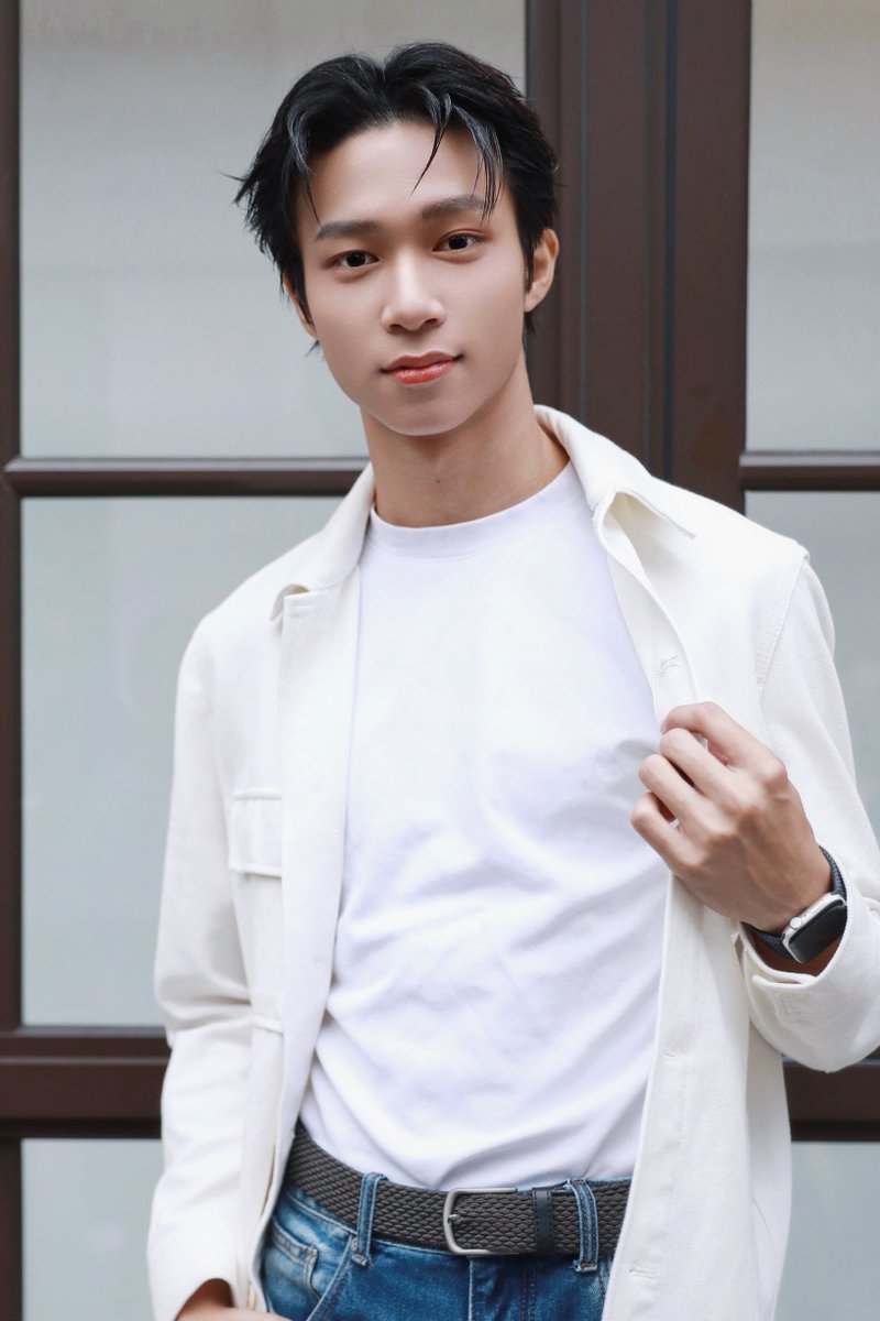 Aibashaoyi0828's tweet image. 251203 HOII2026新品發佈會

頭身比還是那麼優秀🤩

#李振浩 #이진호 #HOII #后益