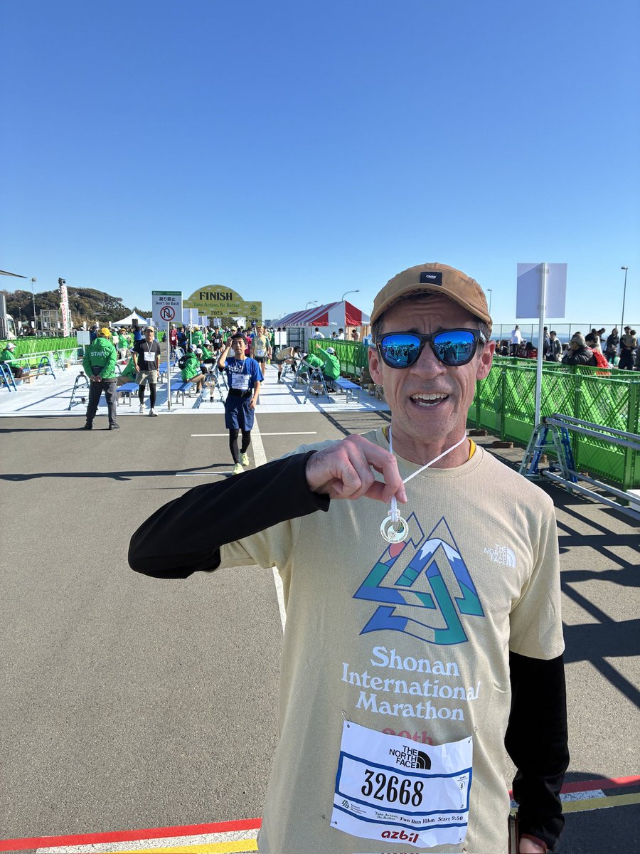 The man beind <a href="/JRNHeadlines/">Japan Running News</a> himself, Brett Larner, smashing the 10k at yesterday’s Shonan International Marathon.