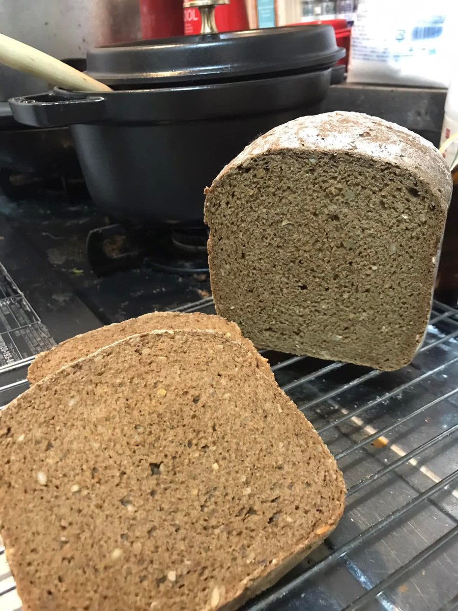 Redtelly's tweet image. 4年前は自分でライ麦パン焼いてたんだなあ。
今そんな余裕ないわ〜
でもまた焼きたい