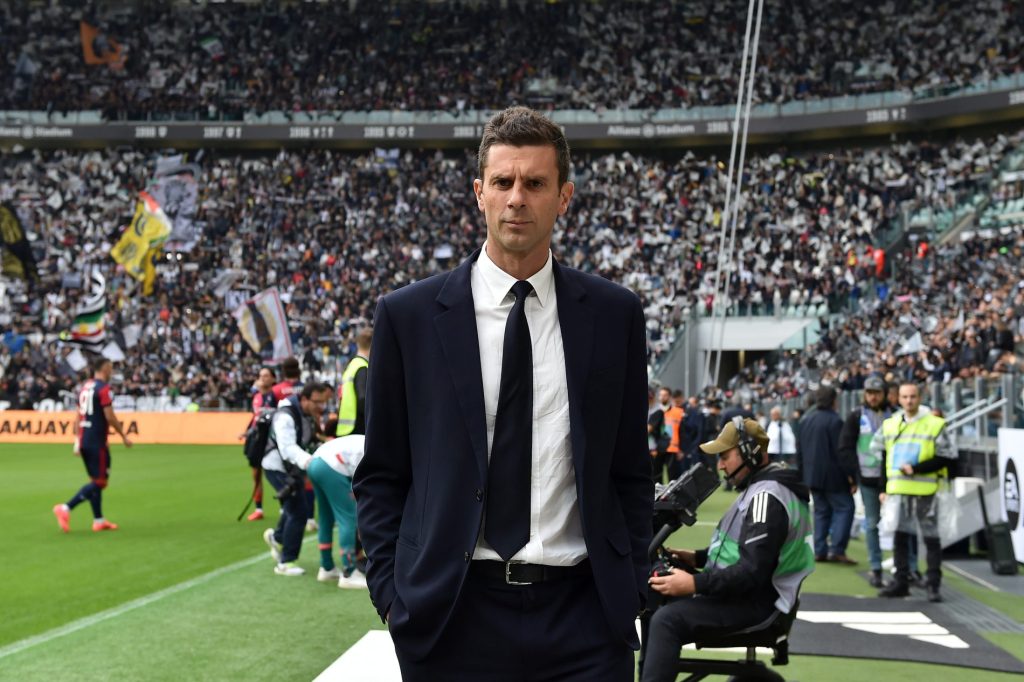 Alla Juventus da anni comandano un gruppetto di calciatori. Un gruppetto di senatori che è il più perdente, moscio e inadeguato della nostra storia (plasmato da chi sapete voi).

Degli ultimi tre allenatori che sono passati solo uno a cercato di smuovere le cose. Di metterli di