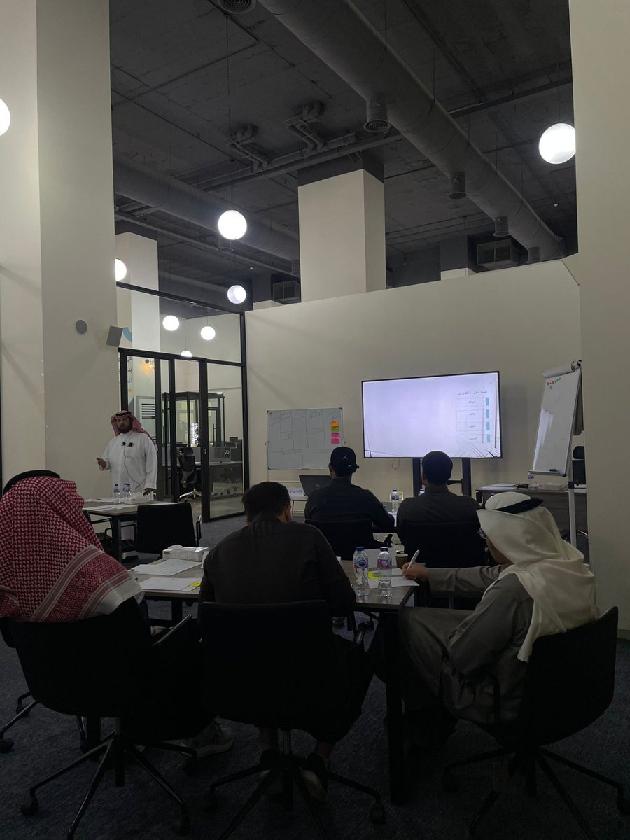 aljrm2's tweet photo. ورشة عمل، لنموذج العمل التجاري للمبتدئين، تم تقديمها بمقر [ جادة30 ] بمدينة بريدة، مساء يوم السبت ٦/ ١٢ / ٢٠٢٥م. https://t.co/ubZz7zwWaz