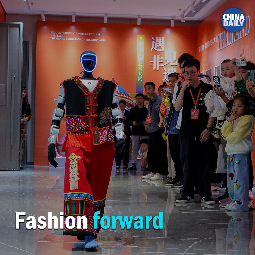 A #robot dressed in traditional Li ethnic brocade attire turns heads on Saturday at the opening ceremony of the 2025 #Hainan Free Trade Port — #ASEAN Intangible Cultural Heritage Week in Haikou, Hainan province. The event, which runs through Dec 18, aims to create a high-end