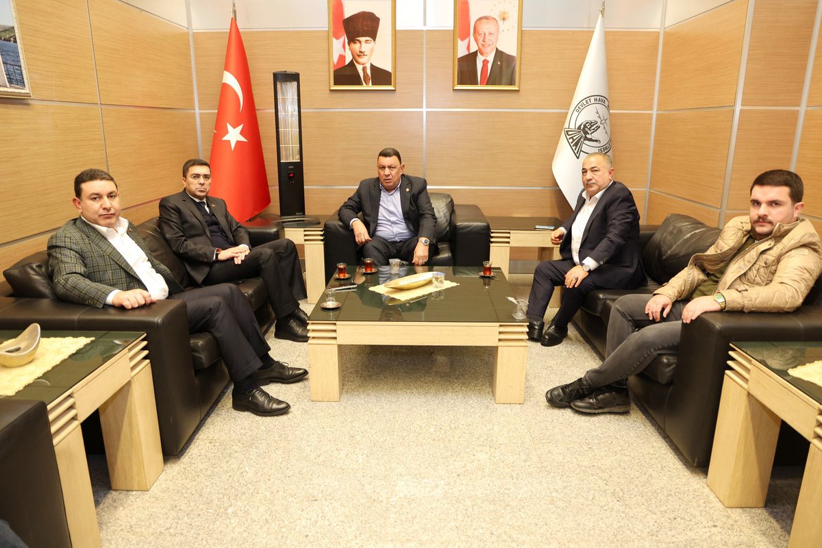 📍GAP HAVALİMANI

Yine memleket aşkı için yola çıkma zamanı… 🇹🇷🇹🇷🇹🇷

Harran Belediye Başkanımız Mahmut Özyavuz ile birlikte Sayın Vekilimiz İbrahim Özyavuz‘u Ankara’ya uğurladık.

Ankara’dan dönen İl Emniyet Müdürümüz Sayın Atilla Aksoy ile denk gelerek,havalimanında muhabbet