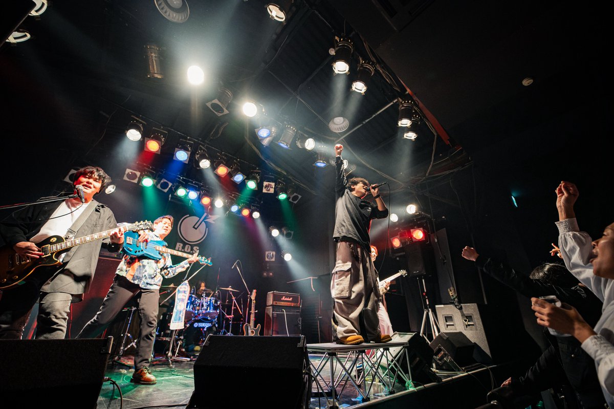 GENEGLIDE's tweet photo. 12.07(日)@岐阜CLUB ROOTS

GENEGLIDE一夜限りの復活ライブでした！
沢山の人に観ていただけて、手を挙げてくれたり、一緒に歌ってくれたり、最高の景色でした！

4年ぶりに帰ってきたライブハウス、なんて素敵な場所なんだよ。

一夜限りとか言っちゃったけどさ、またいつかライブハウスで会おうな！ https://t.co/fGZoxaFj1l