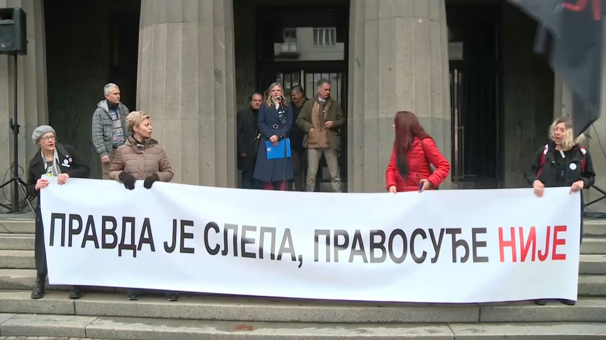 SlavijaI's tweet image. Kolegijum TOK-a zahvalio na podršci: Istrajaćemo u borbi protiv kriminala i korupcije

Kolegijum Javnog tužilaštva za organizovani kriminal zahvalio je u saopštenju svim kolegama na javnoj podršci u odbrani samostalnosti javnih tužilaštava.

#slavijainfo #tok #sns #vucic