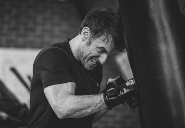2mille16's tweet photo. @DidierMaisto Attention XI JiPing et les Chinois ,Rambo2 peut sortir ses gros muscles photoshopΓ©s comme sa com π€ͺπ€ͺπ€£ππ
(photo originale transmise par la com de lβΓlysΓ©e 2023 #fakemuscles #Macronarchie
#MacronDangereux https://t.co/RWLx5lPcOx