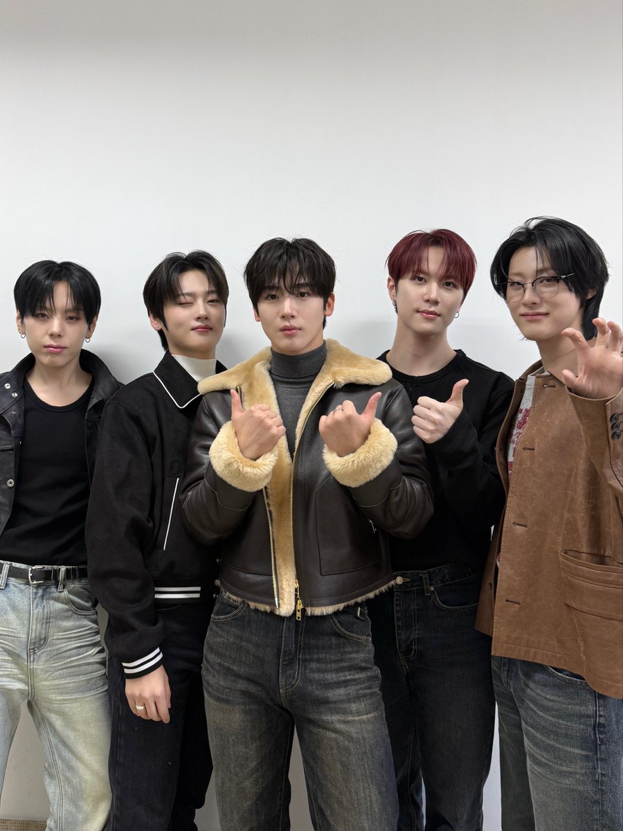 WEi__Official's tweet photo. 중국에서 루아이와의 설레는 첫만남, 위아이에게 큰 추억이 되었습니다💕
함께해주신 모든 루아이 너무 감사해요🫶
계속해서 함께해요☺️

#위아이 #WEi 
#Wonderland #HOME https://t.co/c2Uk1f3bJ0