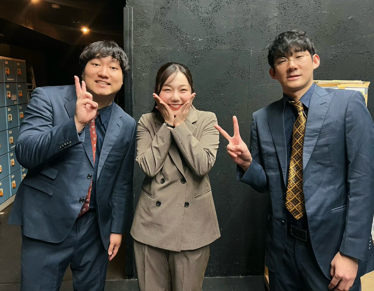 舞台プロップス ゲストのロングコートダディさんと お写真撮って