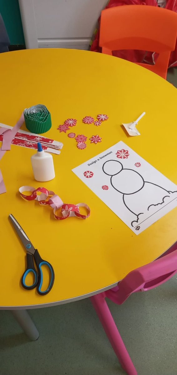 Iyrna and the children are decorating Early Years for Christmas, last week. #CedarwoodTrust #EarlyYears