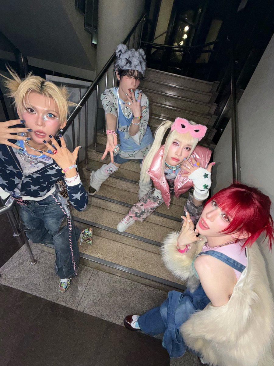 XLOV_official's tweet image. [📸]

251205 KBS2 뮤직뱅크

˖ ݁𖥔 ݁˖ xʟօʋ ˖ ݁𖥔 ݁˖

#XLOV #엑스러브
#Biiip #XLOV_Biiip
#UXLXVE #XLOV_UXLXVE