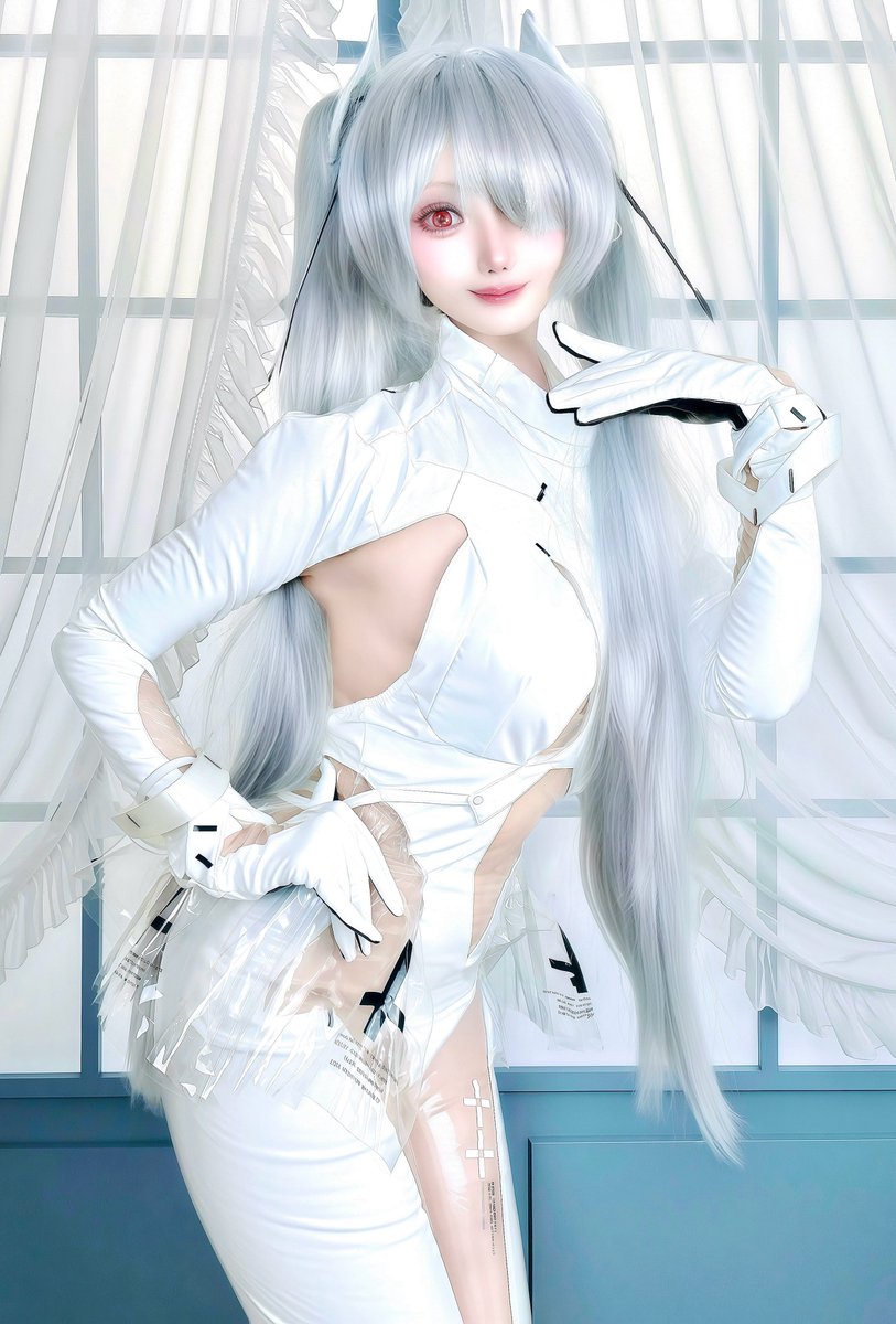 #NIKKE シンデレラ🪞✨️

今日も私も、
頑張ったあなたも美しいわ、いいわね…。

#NIKKEcosplay #妮姬 #CosplayArt