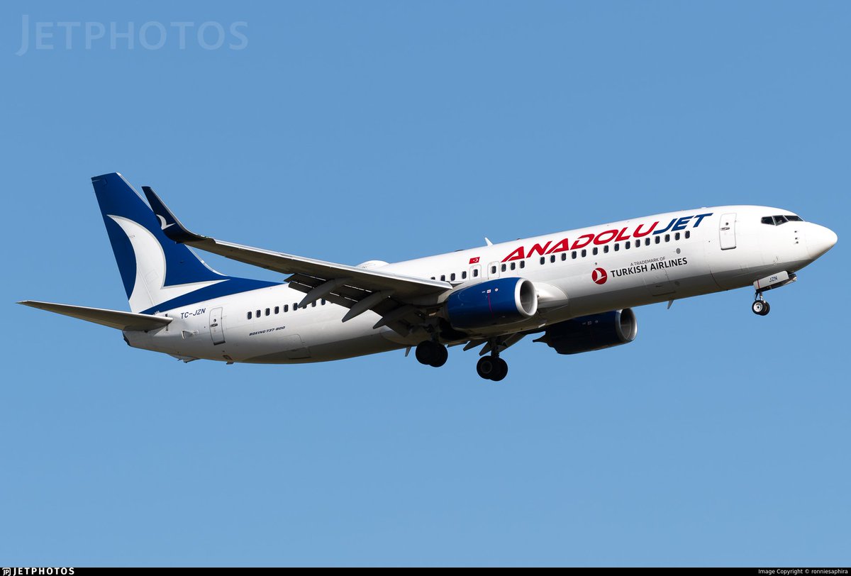 ivancp25's tweet photo. #IncidenteAéreo de #Boeing737 800 (TC-JZN) de #AJet, vuelo #VF102, por salida de pista al tomar en Aeropuerto Internacional Sabiha Gökçen, #Estambul (SAW/LTFJ) #Turquía 🇹🇷. Fuertes lluvias. Aterrizó en pista 24L saliéndo a la hierba en rodadura A6. Procedía de #Pristina. 07-12-25 https://t.co/pAH89Yw8wj