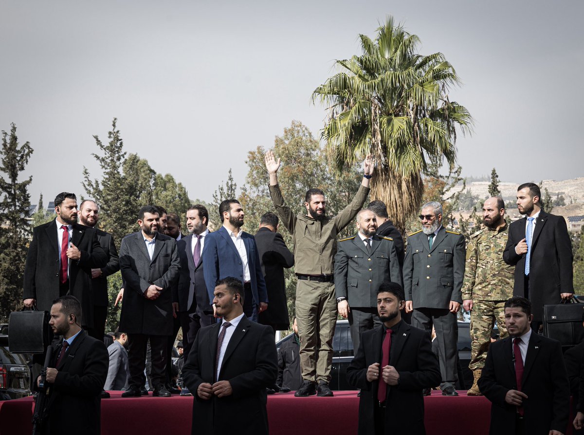 Sy_Defense's tweet photo. احتفالاً بالذكرى الأولى لتحرير سوريا، حضر السيد الرئيس أحمد الشرع، يرافقه وزير الدفاع اللواء المهندس مرهف أبو قصرة، بالإضافة لوزير الخارجية السيد أسعد الشيباني، ووزير الداخلية السيد أنس خطاب، وعدد من القادة والضباط المسير العسكري المركزي الذي نفذه جنود الجيش العربي السوري في دمشق https://t.co/R97BIboErD