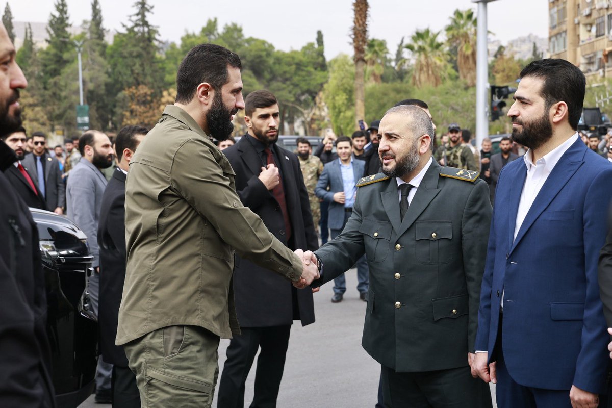 Sy_Defense's tweet photo. احتفالاً بالذكرى الأولى لتحرير سوريا، حضر السيد الرئيس أحمد الشرع، يرافقه وزير الدفاع اللواء المهندس مرهف أبو قصرة، بالإضافة لوزير الخارجية السيد أسعد الشيباني، ووزير الداخلية السيد أنس خطاب، وعدد من القادة والضباط المسير العسكري المركزي الذي نفذه جنود الجيش العربي السوري في دمشق https://t.co/R97BIboErD