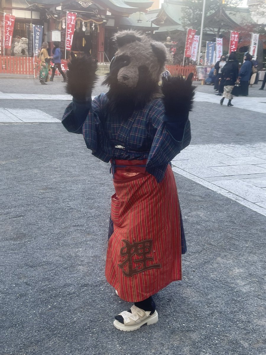 沙界の地には妙なポーズでにじり寄ってくるたぬき<a href="/BeQFY9Ugxw5556/">おたぬ&うなぎ</a> がおりました…
何かの儀式でしょうか…？？？
#沙界妖怪芸術祭