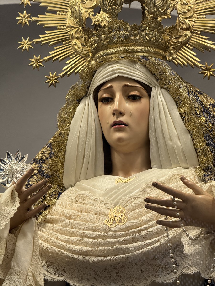 🔴🔵SOLEMNIDAD INMACULADA CONCEPCIÓN

Hoy la iglesia celebra el Dogma de la Inmaculada Concepción, para la ocasión Nuestra Madre de la Piedad, luce ataviada para dicha Solemnidad.