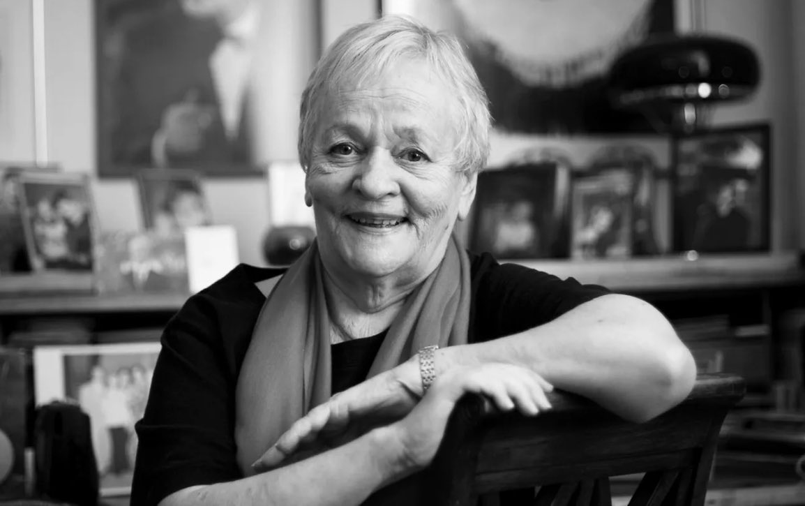 JohannaKukka's tweet photo. ”Mää haluaisin kualla nin vanhana, että ihmiset sanos: ’Hänen mukanansa meni hautaan kokonainen vuosisata suurine mullistuksineen.’”— Eila teoksessa Eila, Rampe ja elämän tarkoitus

Lepää rauhassa, Eila Roine❤️
Näin kävi🙏🏼 https://t.co/fm4byGwp4m