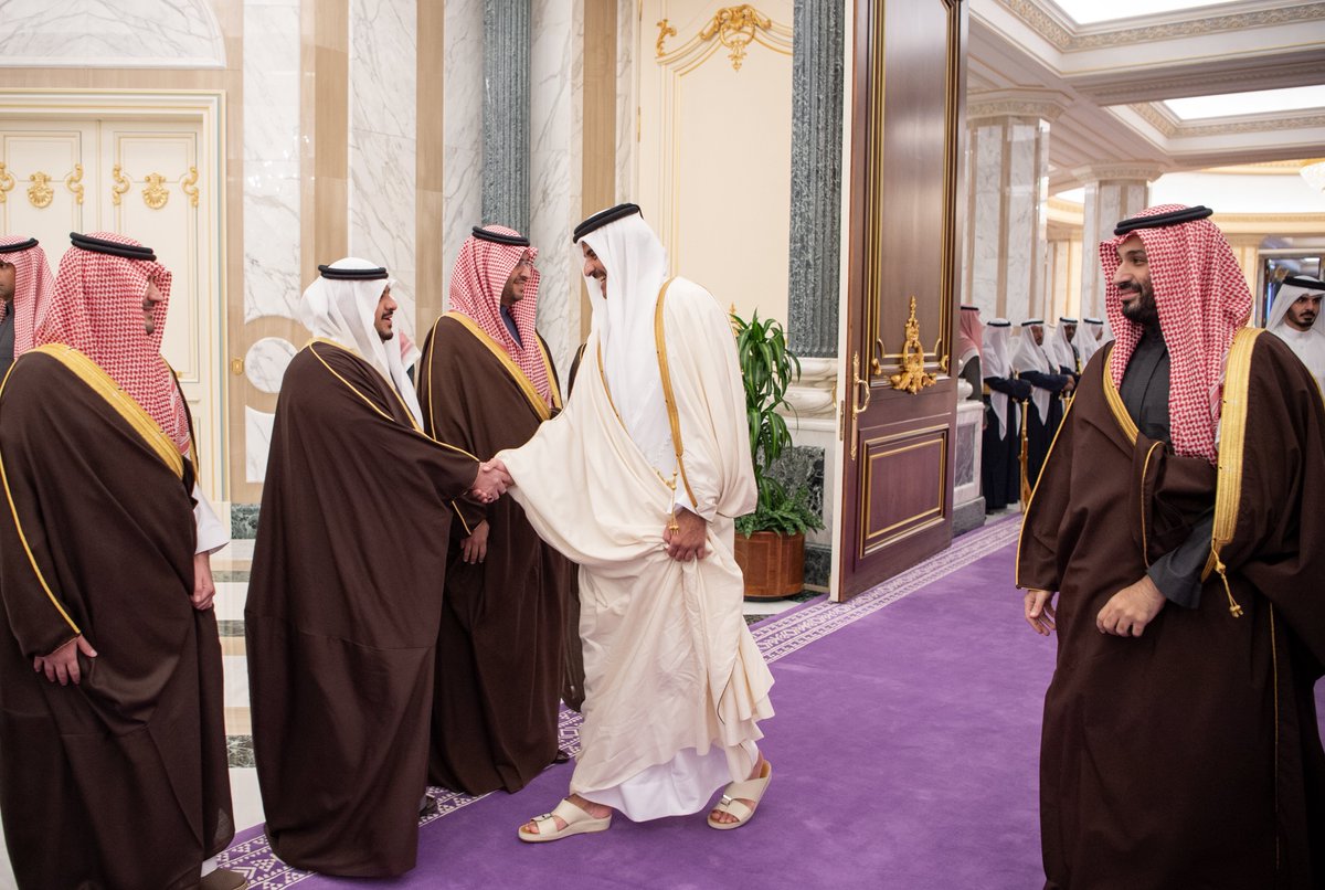 Bandaralgaloud's tweet image. سمو سيدي #ولي_العهد وسمو أمير دولة قطر يعقدان جلسة مباحثات في قصر اليمامة بالرياض.
#أمير_قطر_في_الرياض
