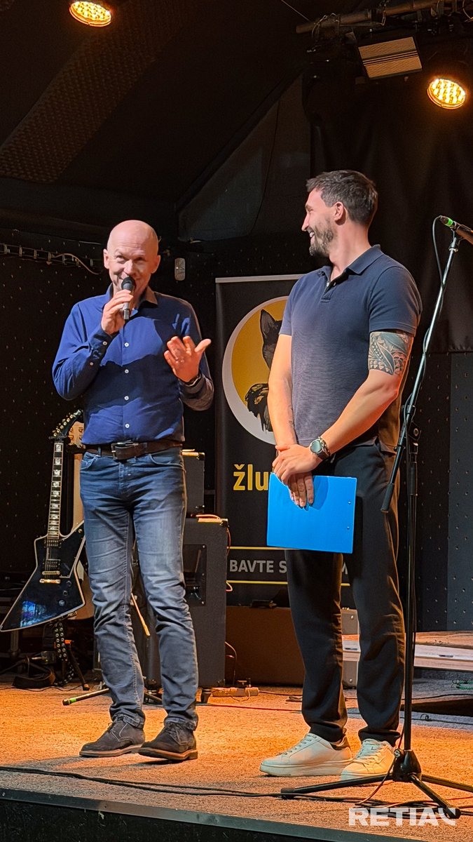 retiacz's tweet photo. Přinášíme pár fotostřípků z našeho vánočního večírku, který se i letos konal v music clubu Žlutý pes. Věříme, že si všichni, kdo se rozhodli přijít a strávit páteční večer v kruhu kolegů, užili uvolněnou atmosféru, hudbu, jídlo i pití. 🎉🍾🎄
#retia https://t.co/xmQkbbz1df