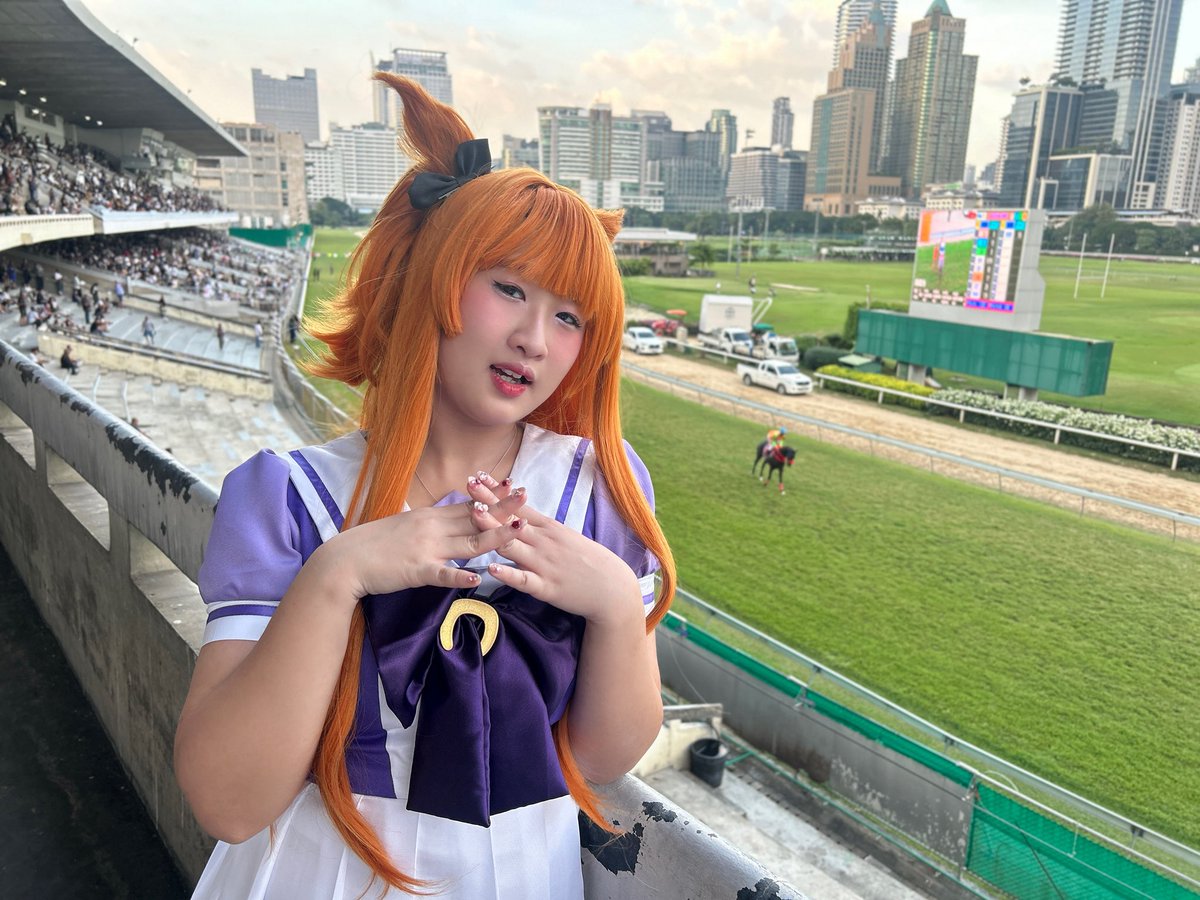 Orangee_ji's tweet photo. เมื่อวานสนุกมากเลย พึ่งเคยเข้าสนามม้า+ดูม้าแข่งครั้งแรกเลยค่ะ ใหญ่อลังการมาก สวนสวยมากเลยค่ะ ตื่นเต้นมากตอนม้าวิ่ง ไม่เหมือนตอนเล่นเกมเลยค่ะ55555 แถมเจอพี่สาวคนสวยเยอะมาก ฉ่ำๆ สนุกมากเลยค่ะพึ่งได้กลับมาคอสเพลยด้วยไม่ได้คอสนานมากกกก🧡
#umamusme #NextMeet #UmaCommuEvent https://t.co/X9TabJ5Nfv