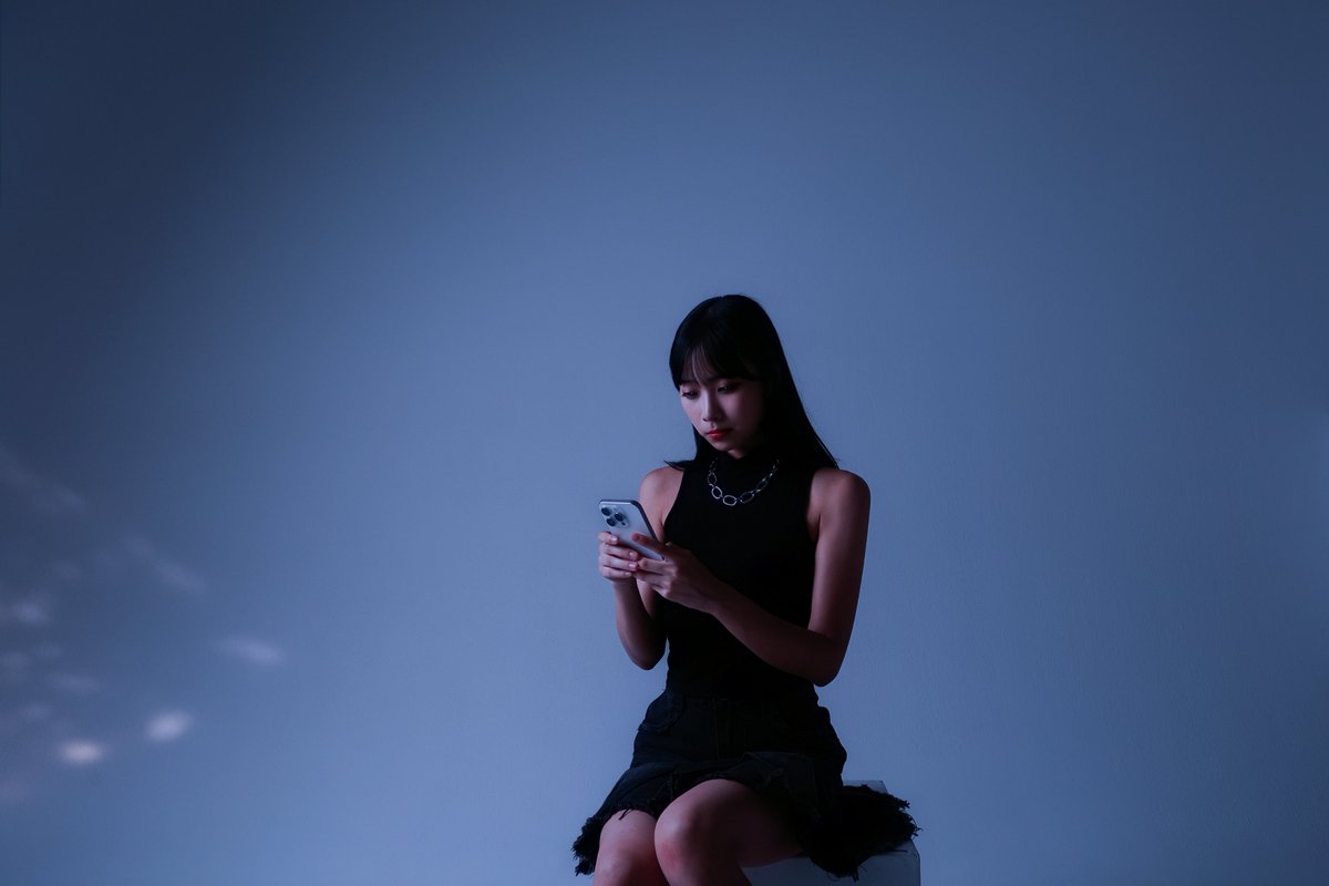 【TPA25 ゆな+seiichi kusuda】
「33年後のキミはどんな世界にいるだろうか」
33年差の大学後輩だったゆなさん。
<a href="/yuna_partner/">ゆな@photopartner</a> 

自分の1989年にはノートパソコンも、インターネットも、スマートフォンも携帯電話もなかった。

33年後はどんな景色を見ている？