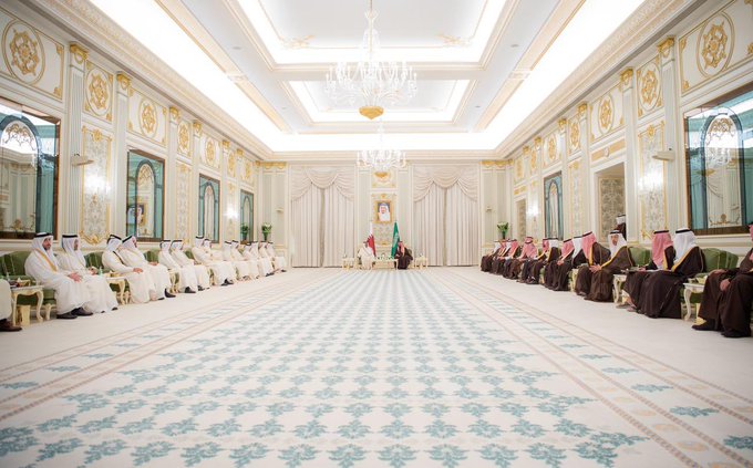 ولي العهد السعودي وأمير قطر يعقدان جلسة مباحثات بالرياض (صور)