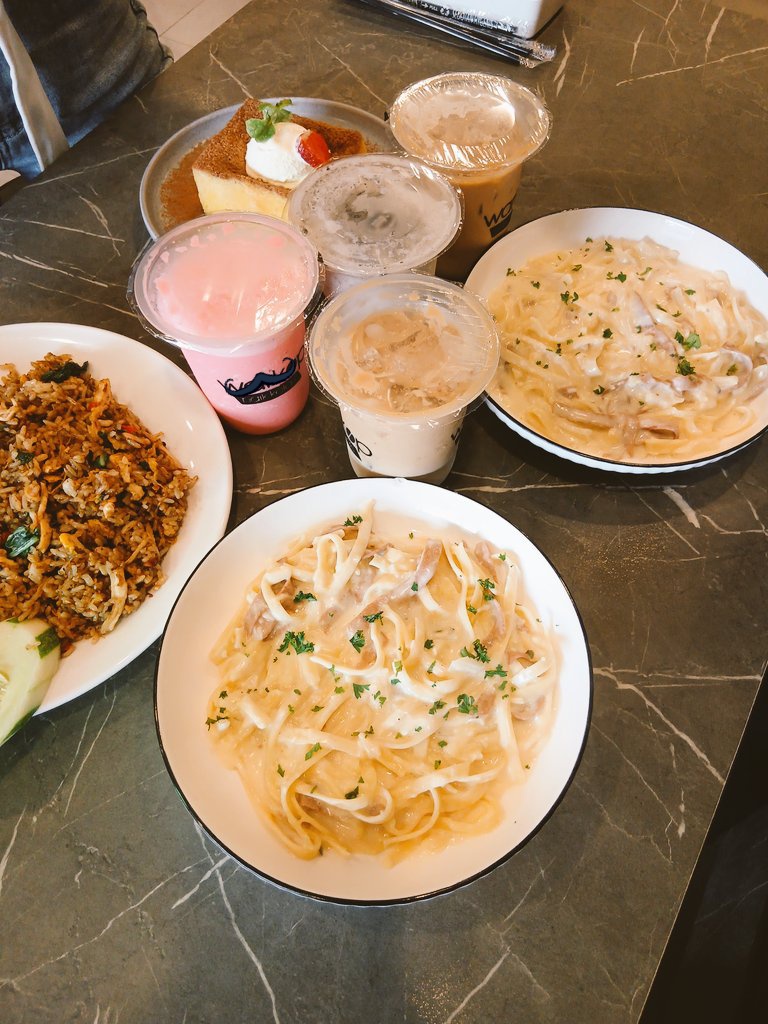 silversablee's tweet image. 21 with no kids