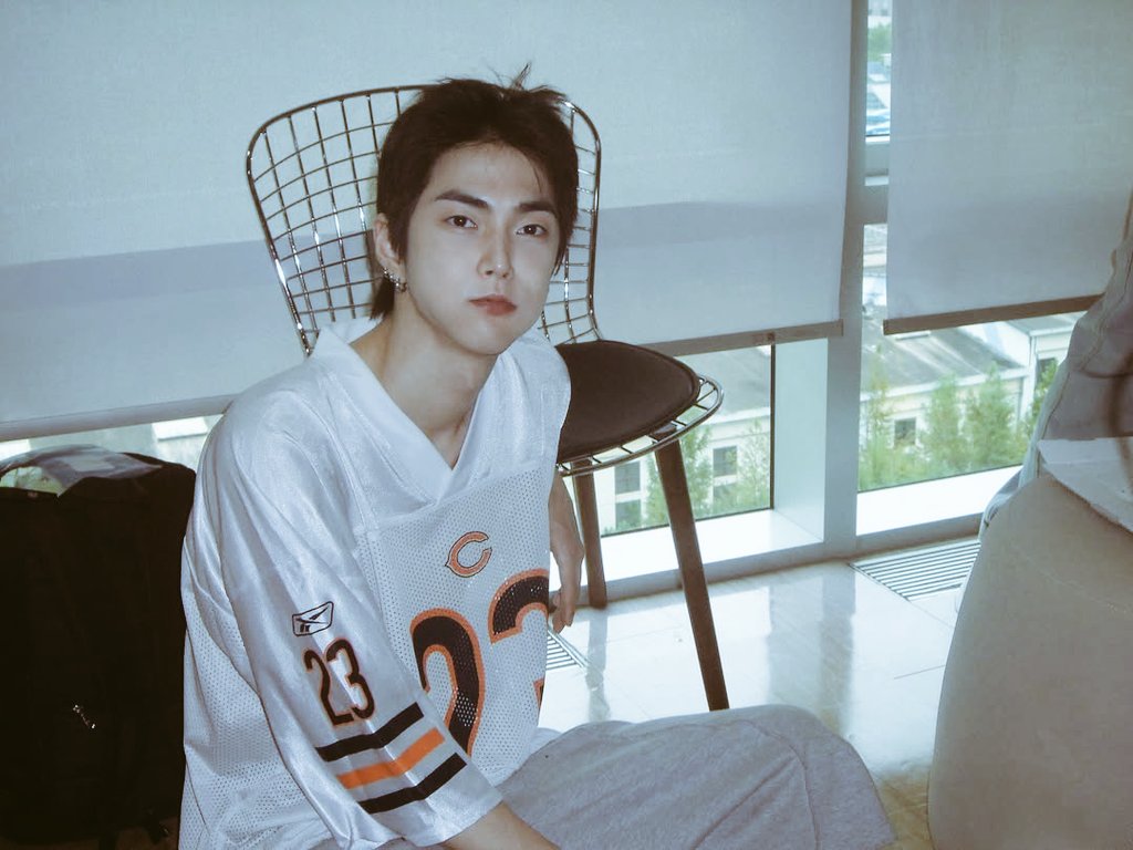 bubhanie's tweet image. #bringbackblackeyebrows