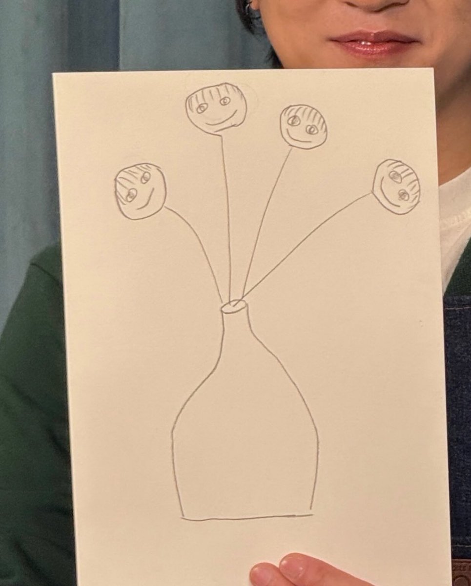 아.. 꼬..꽃병..꽃… 그나저나 앞니 빛나요✨