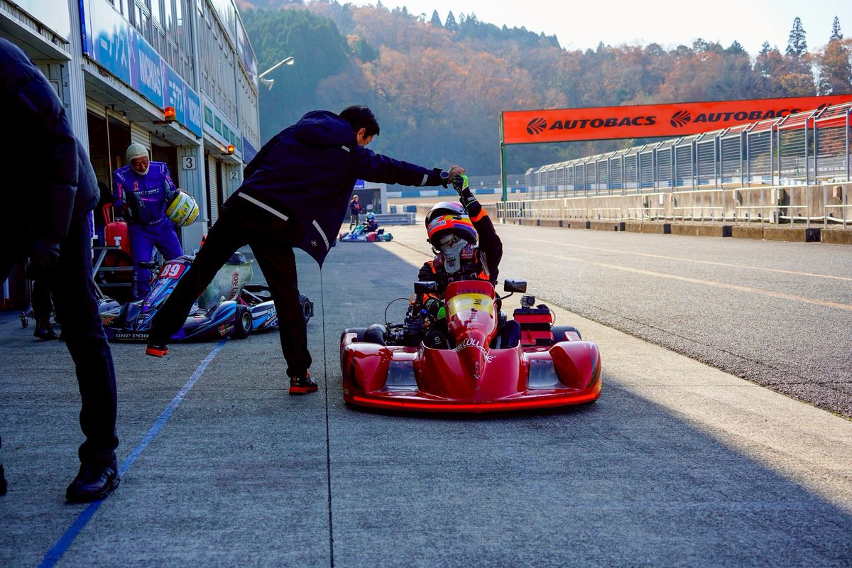 dkrosa63's tweet photo. SuperKart 日本一決定戦
SK2（総合）

QF P1 （P2）
Race1 P1（P3）
Race2 P1（P4）

初PPからRace1は16秒差で勝てました！
日本一がかかるRace2は1周目にギア抜けで大失速し総合10位まで下がりましたが、冷静に追い上げて日本一決定戦SK2クラス2連覇を達成出来ました❗️

応援ありがとうございました😊 https://t.co/vLsuHdQH7Z