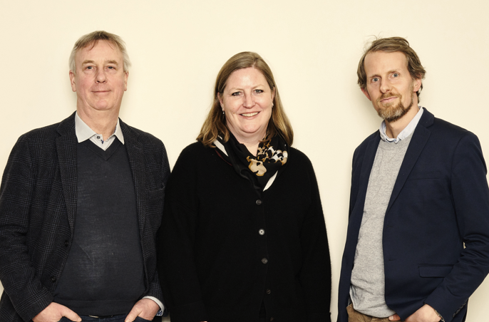 fraunhoferfokus's tweet image. Herzlichen Glückwunsch! Dr. Jens Klessmann, Leiter unseres Geschäftsbereichs Digital Public Services, verstärkt den Vorstand des "Verbands Sichere Digitale Identität" (VSDI).

➡️ fokus.fraunhofer.de/de/newsroom/ne…

Der VSDI-Vorstand v.l.n.r.: Arno Fiedler, Antonia Maas, Dr. Jens Klessmann.