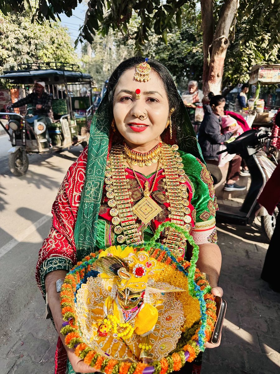 ६l१२ को श्री प्रेमानंद महाराज जी के दर्शन करने का सौभाग्य प्राप्त हुआ