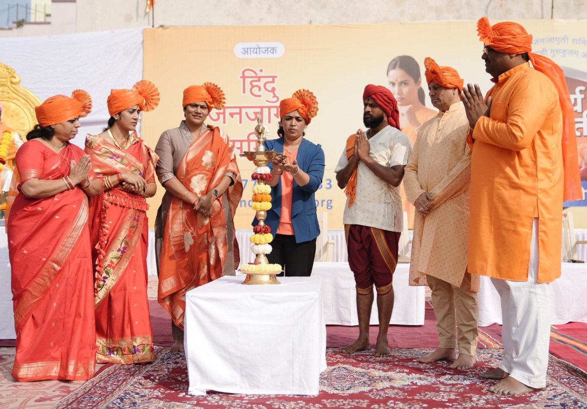 krishnasevika77's tweet photo. #ShauryaJagran_Kolhapur
In Kolhapur, a Shaurya Jagriti training camp organized at Padmaraje Girls' High School to commemorate Shiv Pratap Day.

Over 1,000 young women participated.The camp's primary objective was 2 develop self-defense, self-confidence, courage among young women. https://t.co/GQTvGKSoya
