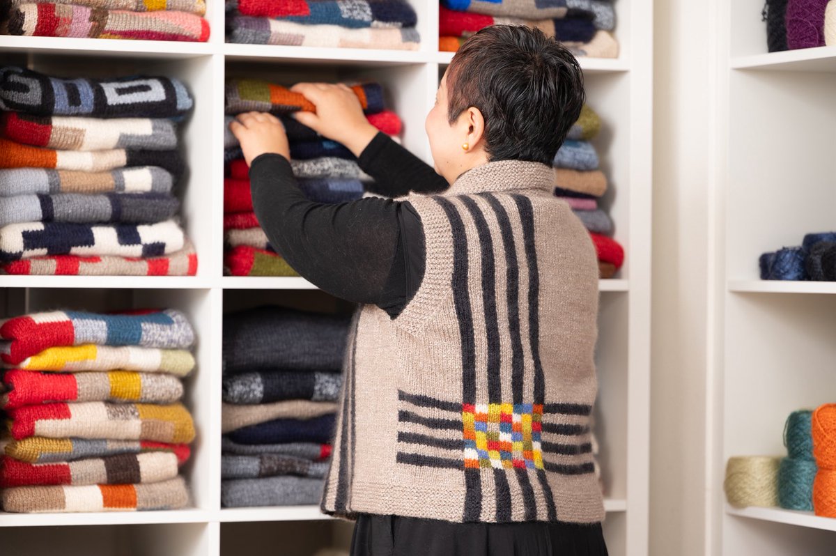 アブサラクリコ　中野とし子　マルチカラーニット シルクって、デリケートで弱いと思われているけれど本当は「鋼に近い強