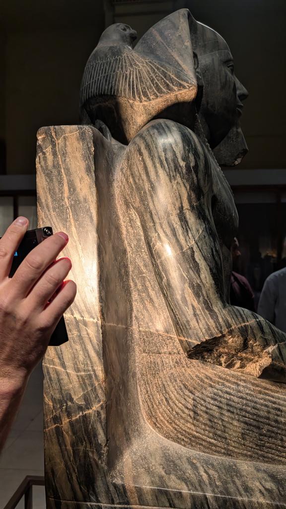UnchartedX1's tweet photo. Found more overcuts on the amazing 'Khafre Enthroned' diorite statue dated to the 4th dynasty of the old kingdom of ancient Egypt. These would not occur with pounding stones, sticks and sand, a ridiculous theory. Was a rare occasion with the room not being entirely packed with people at the Cairo musuem.