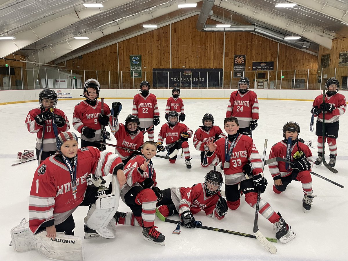 newenglandwolv1's tweet image. What a fantastic weekend of hockey for our 10U.  Against competition from Massachusetts &amp;amp; the rest of New England, our squad earned a berth into the finals &amp;amp; finished as runner up.
Robinson, Manning, Seager, Cuthbert, OBrien, Russell &amp;amp; many more played their hearts out. #newolves